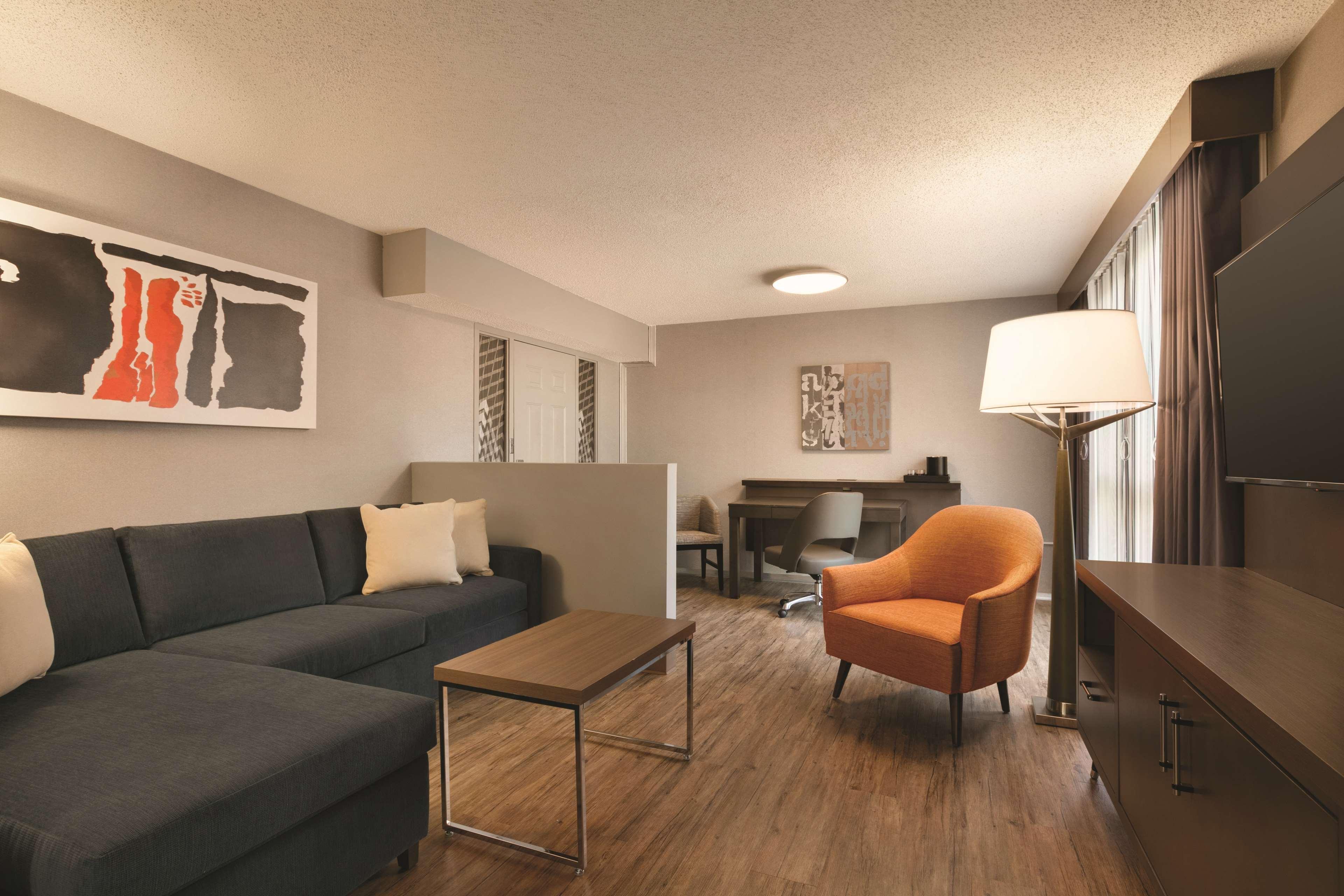Embassy Suites By Hilton Richmond Dumbarton Екстер'єр фото
