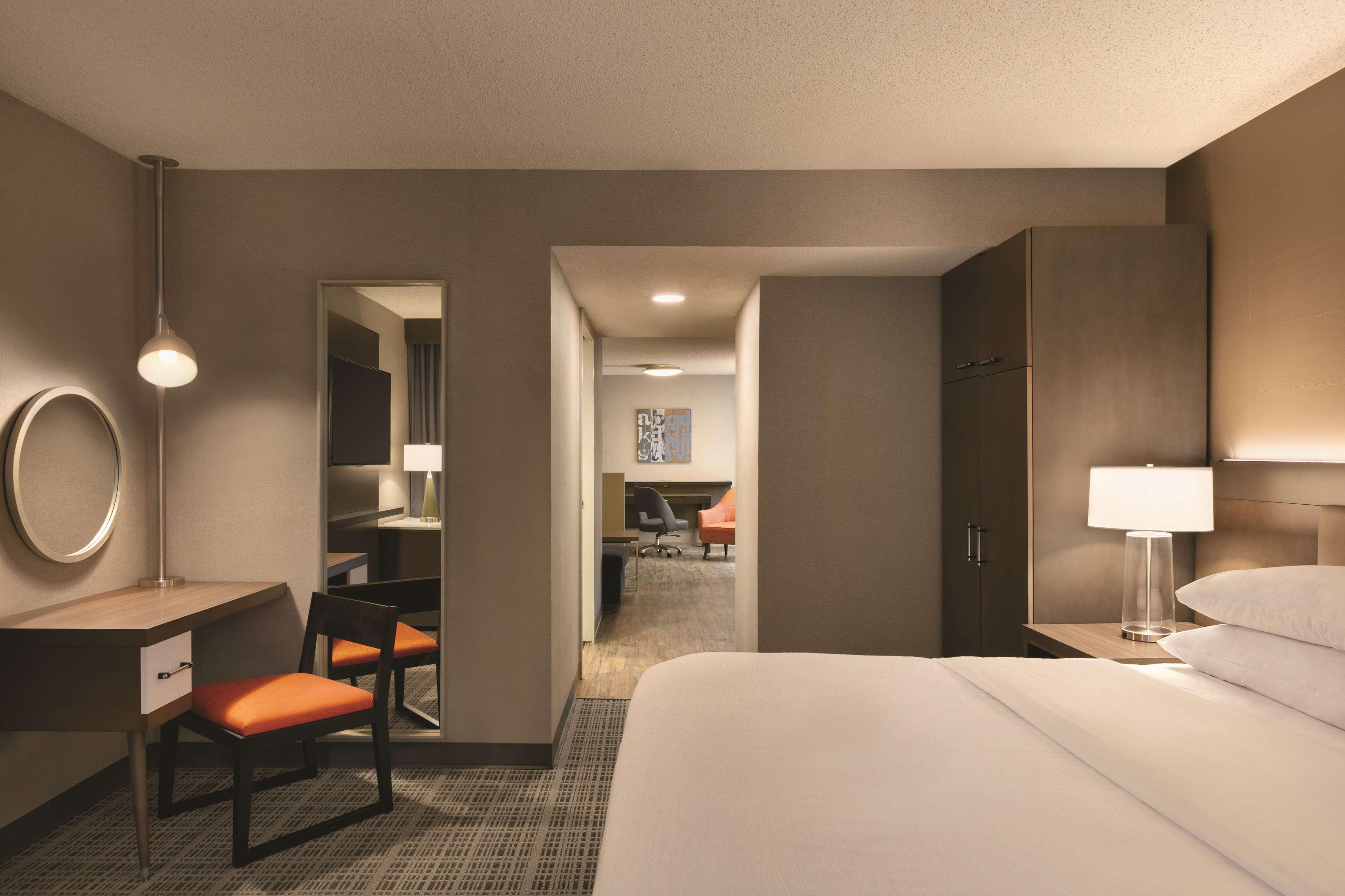 Embassy Suites By Hilton Richmond Dumbarton Екстер'єр фото