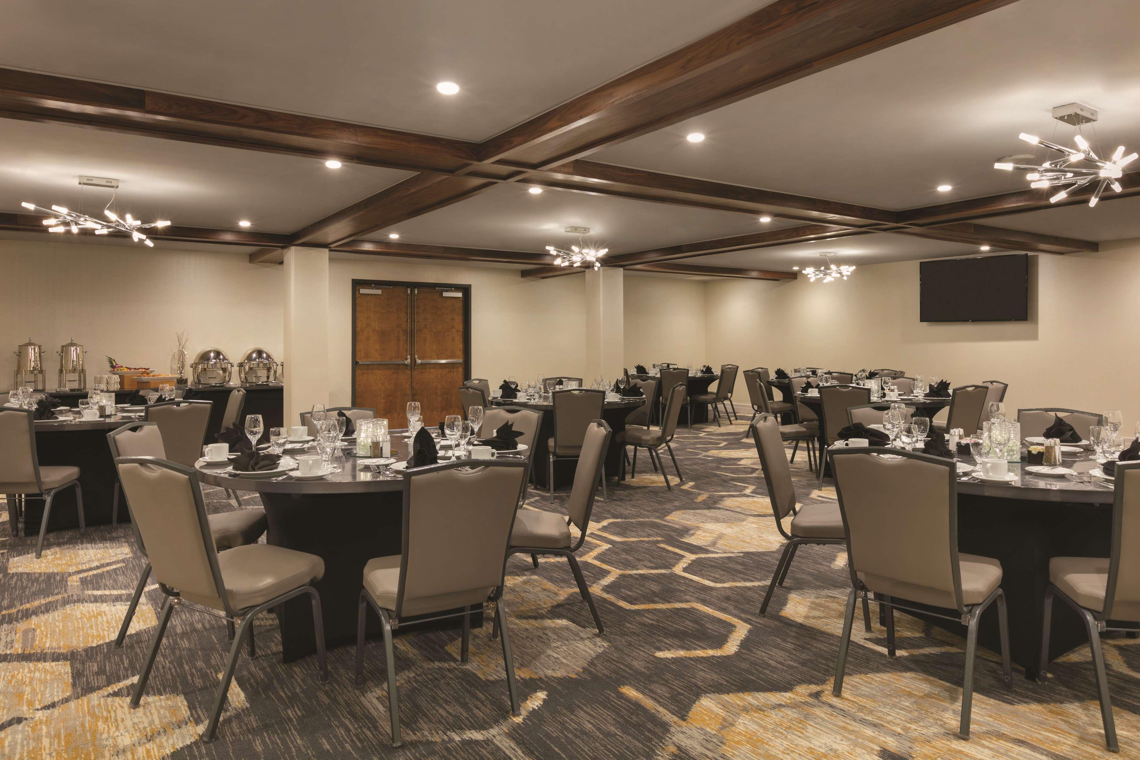 Embassy Suites By Hilton Richmond Dumbarton Екстер'єр фото