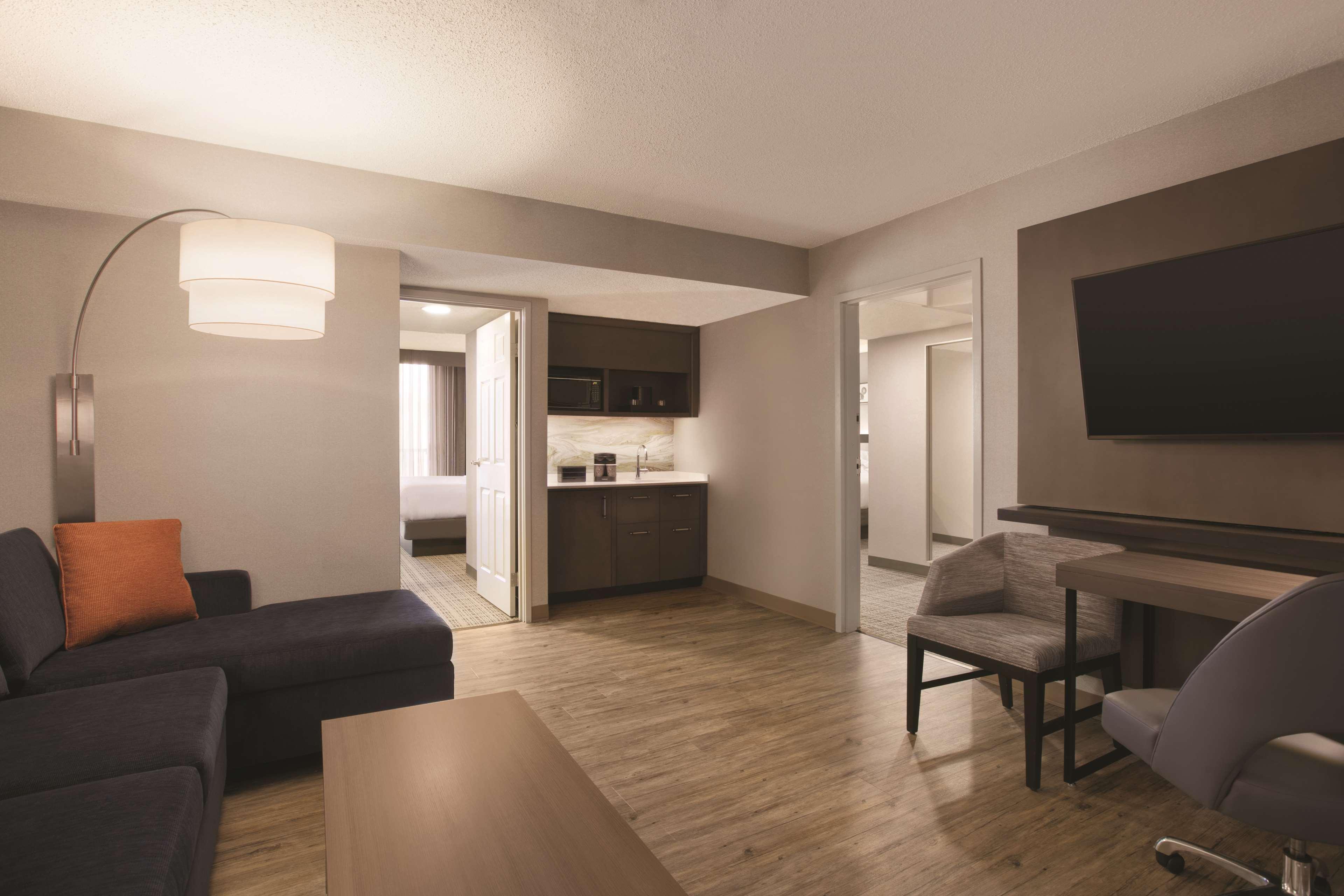 Embassy Suites By Hilton Richmond Dumbarton Екстер'єр фото