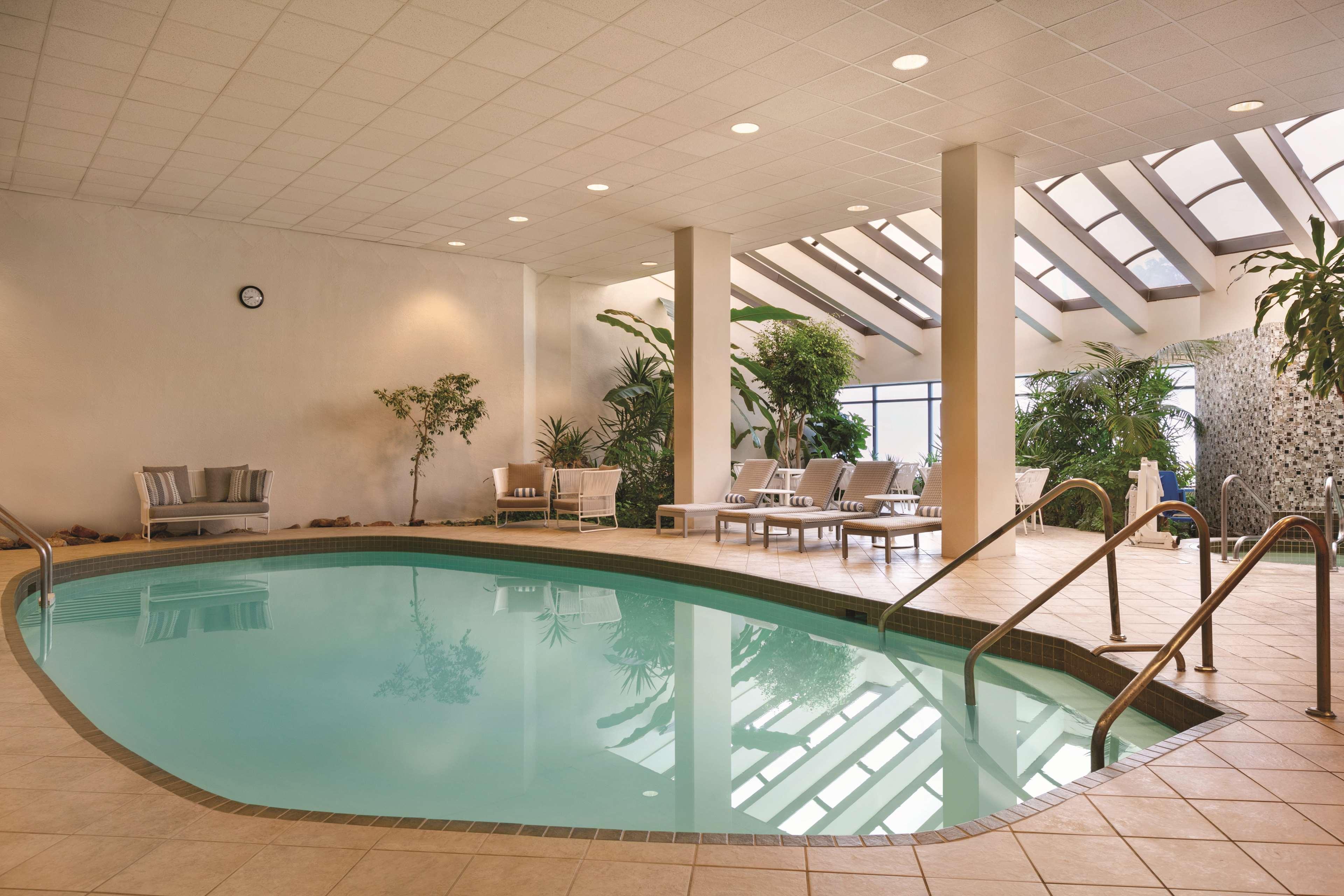 Embassy Suites By Hilton Richmond Dumbarton Екстер'єр фото