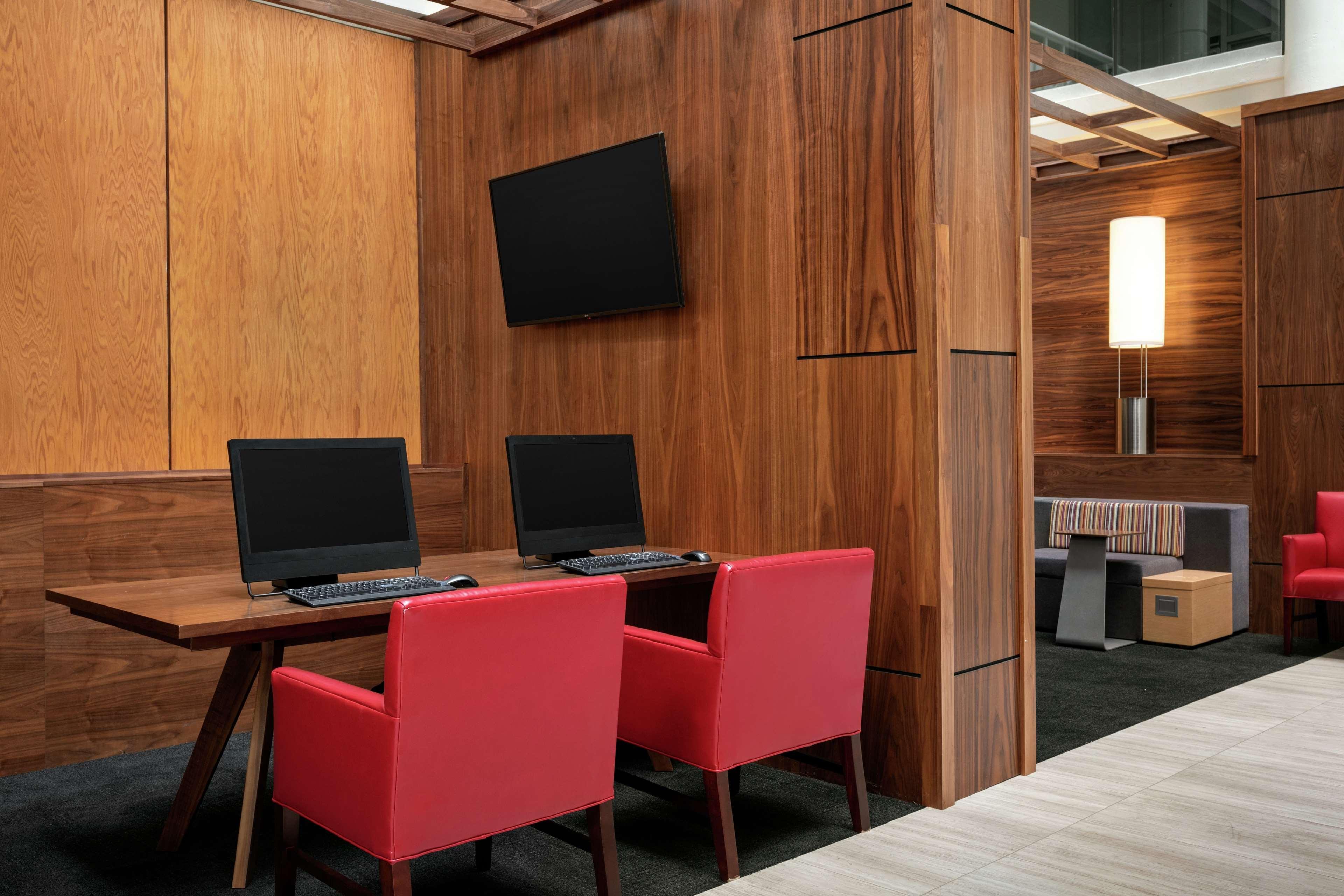 Embassy Suites By Hilton Richmond Dumbarton Екстер'єр фото