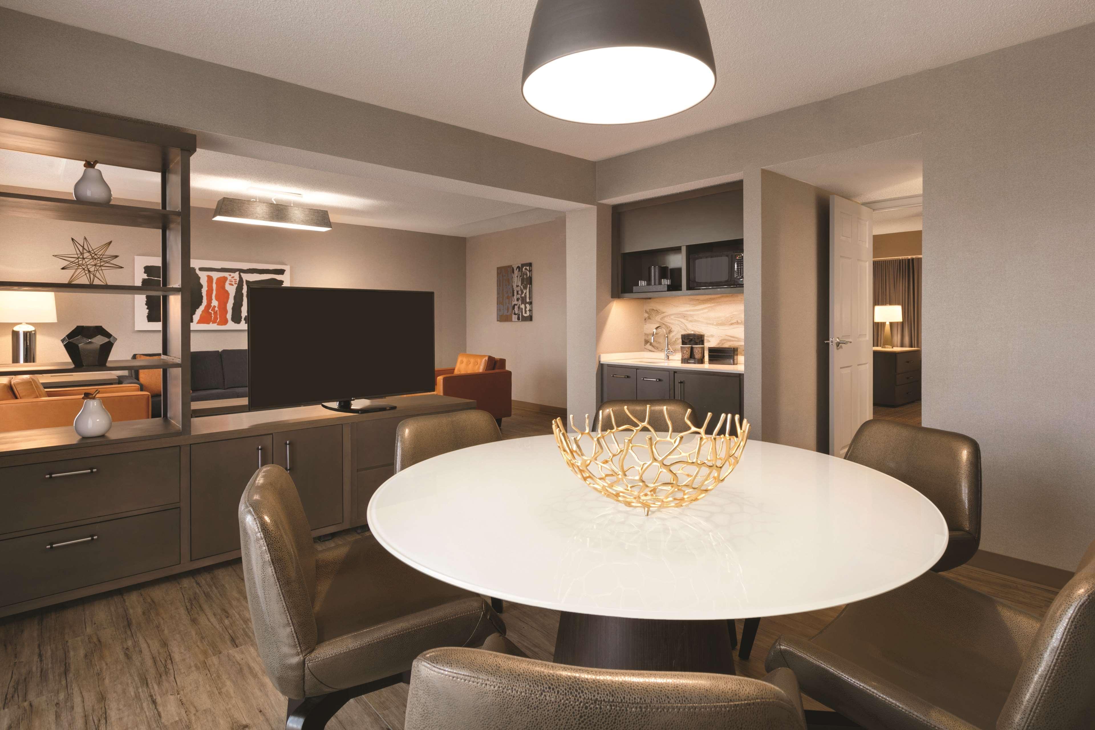 Embassy Suites By Hilton Richmond Dumbarton Екстер'єр фото