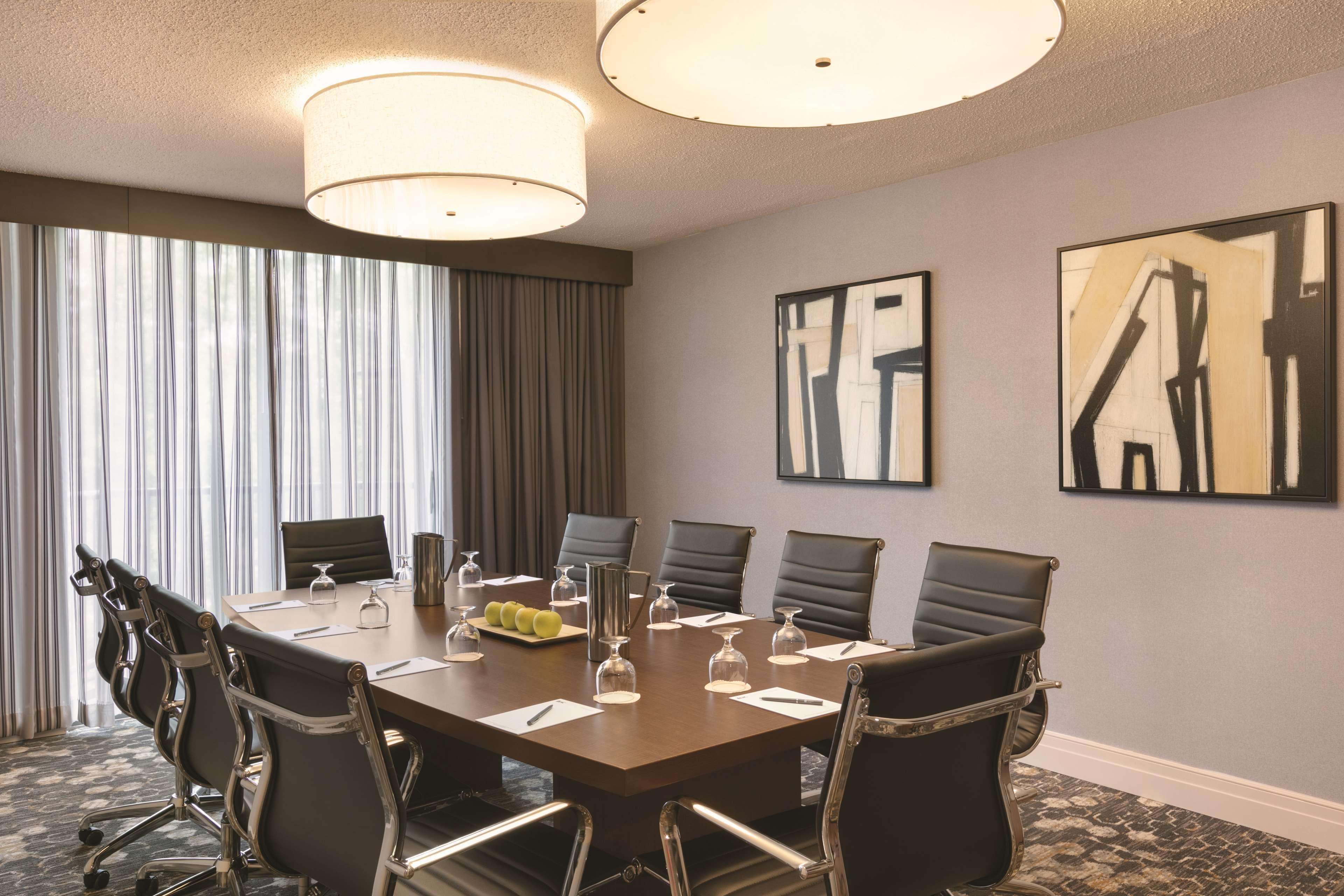 Embassy Suites By Hilton Richmond Dumbarton Екстер'єр фото