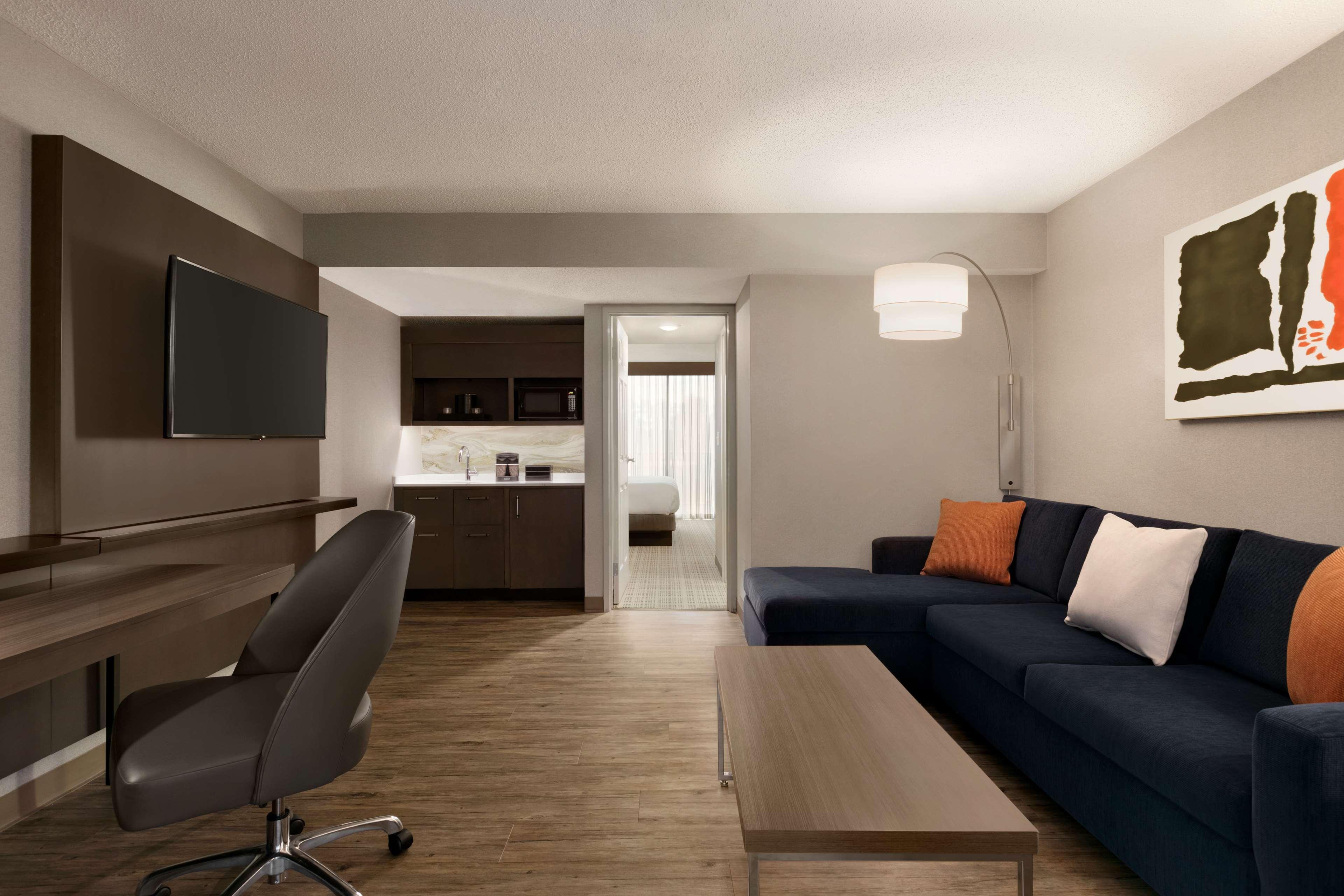 Embassy Suites By Hilton Richmond Dumbarton Екстер'єр фото