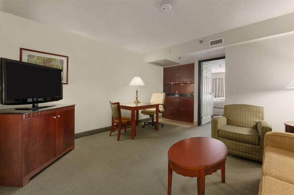 Embassy Suites By Hilton Richmond Dumbarton Номер фото