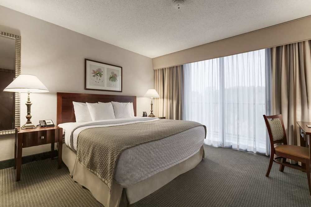 Embassy Suites By Hilton Richmond Dumbarton Екстер'єр фото
