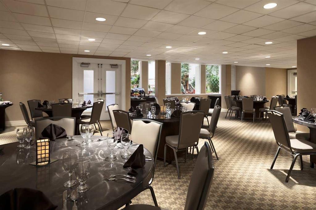 Embassy Suites By Hilton Richmond Dumbarton Зручності фото
